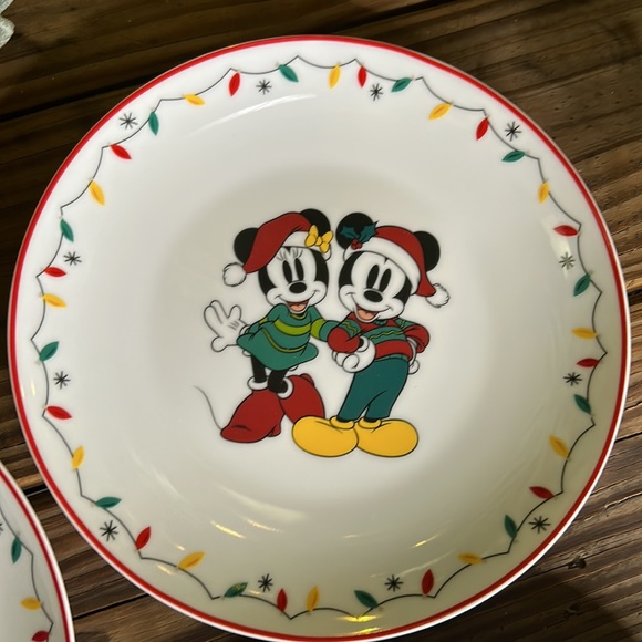 Disney Mickey Mouse and Minnie Mouse Holiday Plates, Set of 4 🎄 - Picture 5 of 13